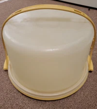 Tupperware Harvest Gold Cake Carrier #684-5, Lid #683-1, Handle #624-21