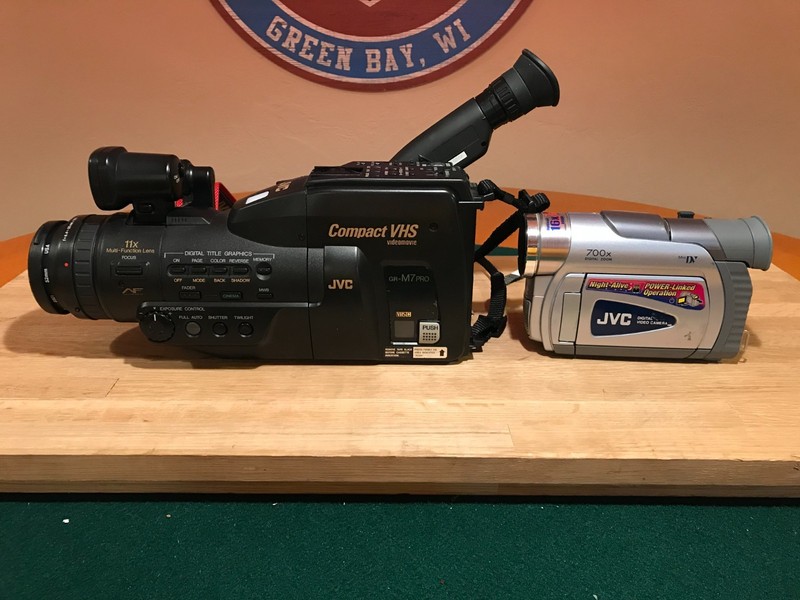 JVC CAMCORDERS GR-M7U VHS-C AND GR-D30U MINI DV FOR PARTS OR REPAIR