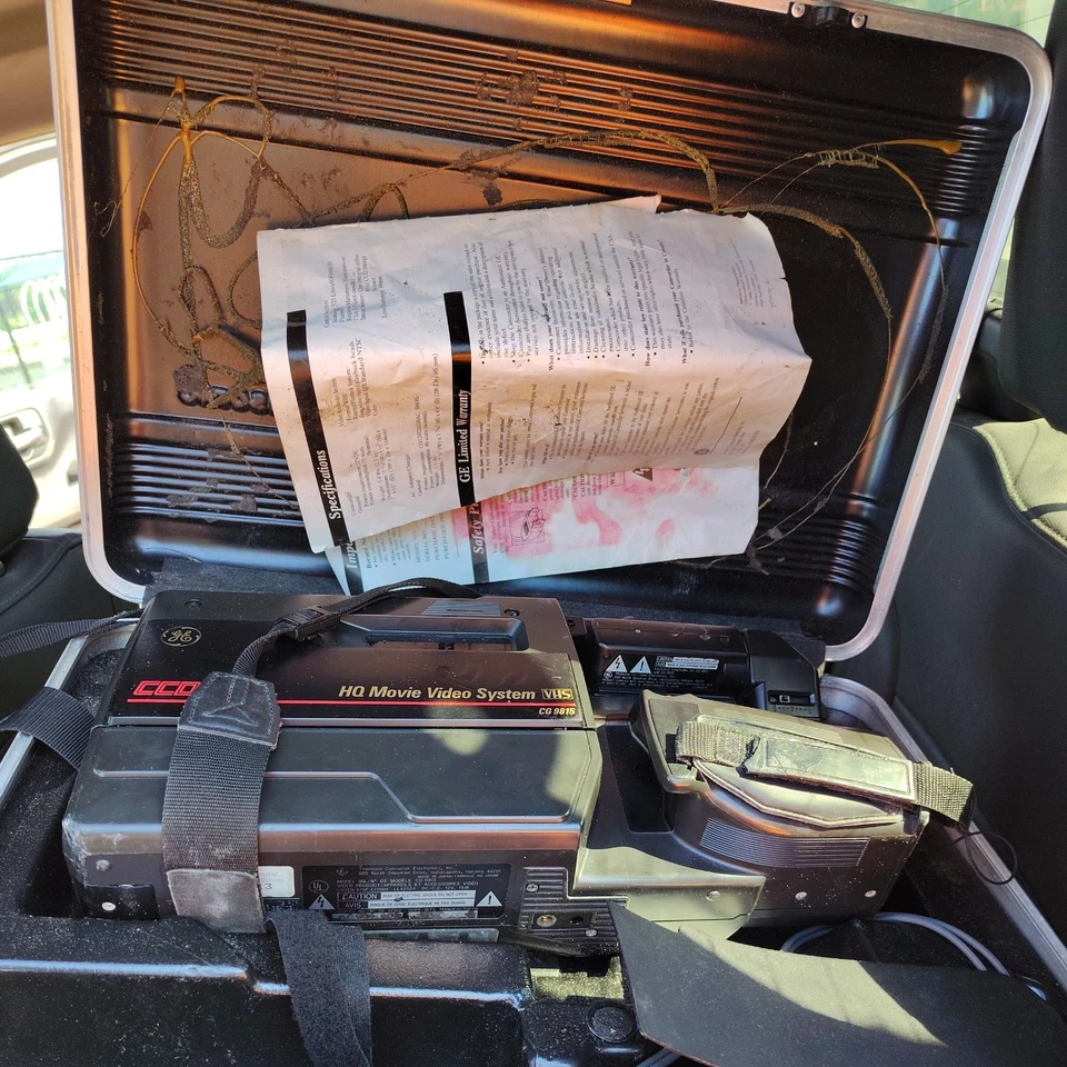 VHS Camcorder GE CG-9815 With Hard Side Case and Accessories TESTED WORKS - Image 3 of 4