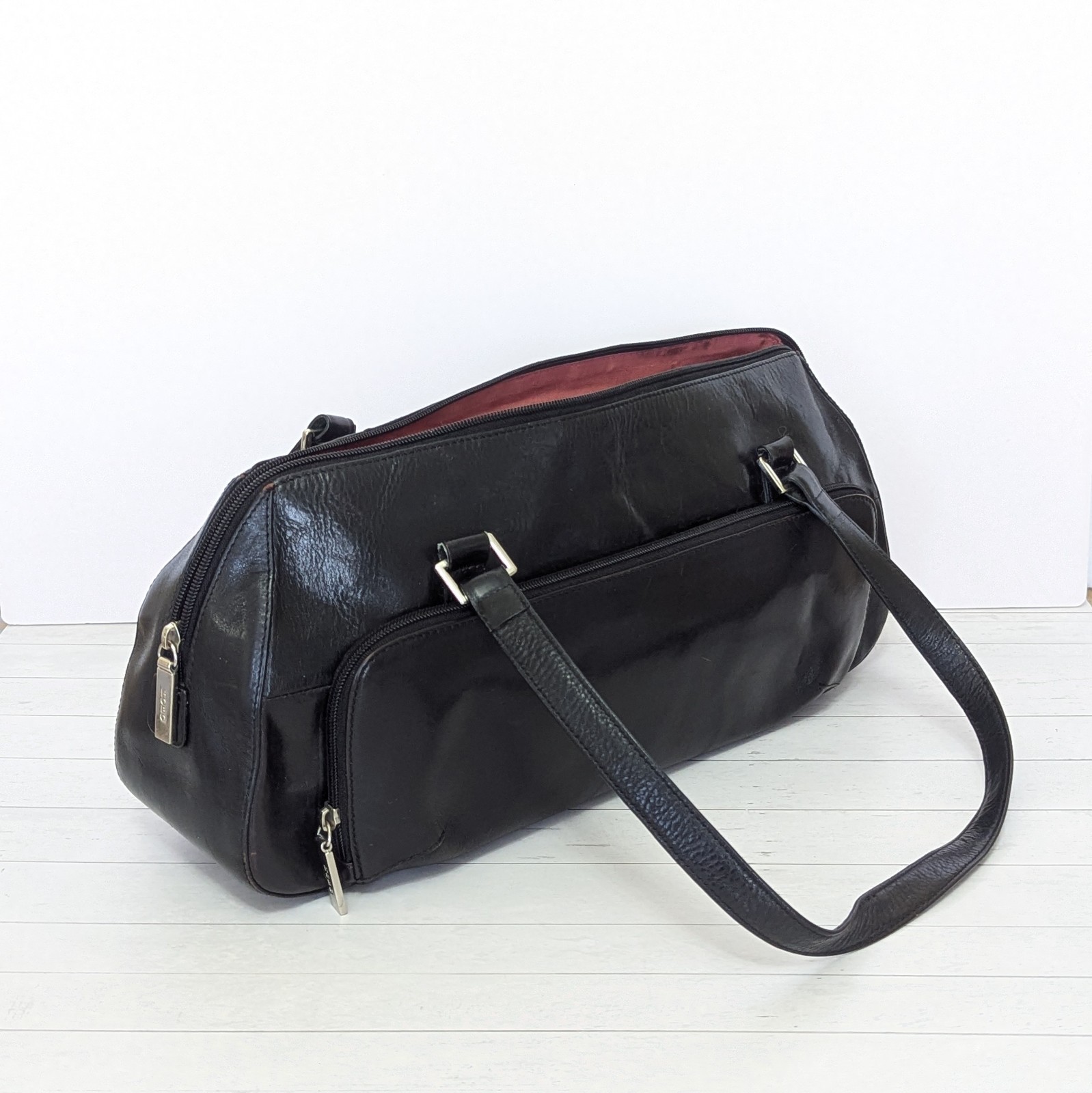 HOBO INTERNATIONAL Vintage Black Leather Long Barrel Zip-Around Shoulder Bag Y2K