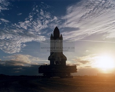 SPACE SHUTTLE DISCOVERY ROLLOUT SUNRISE 1997 8X10 PHOTO
