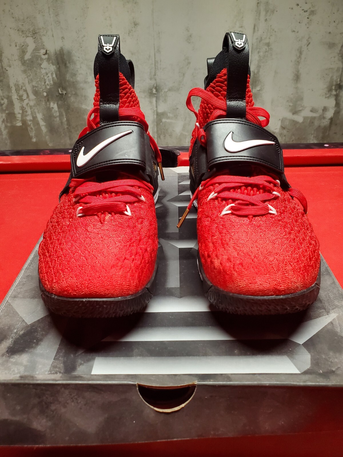 lebron diamond turf red