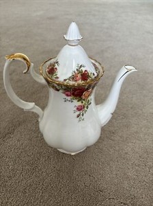 ROYAL ALBERT OLD COUNTRY ROSES COFFEE TEA POT & LID BONE CHINA MADE IN ENGLAND
