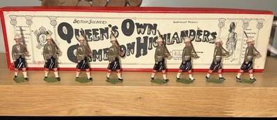 Britains - Set Nr. 114 ''The Queen's Own Cameron Highlanders''. Version 1930.