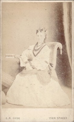 Woman Eligant Lady E.R.Gyde Aberystwith Studio CDV Card Photograph CDV4-28