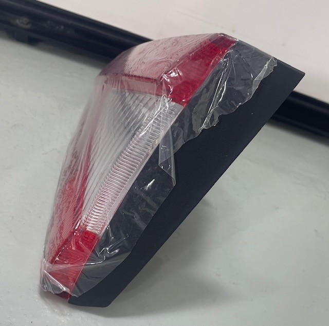 Maserati Gran Turismo Pass/Rear side Tail Lamp 231568, Shipping not Incl.