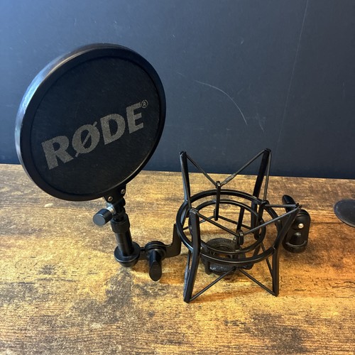 Rode SM6 Shock Mount with Detachable Pop Filter Black