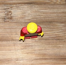 Vintage Lego Classic Black Castle Knight Red Shield mini-figure  w Dragon Shield