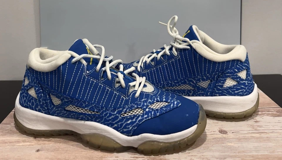 Nike Air Jordan 11 Retro Bajo “Azul Argón” Ralladura Blanco GS 5Y/Mujeres 6.5 306006-472 Foto 4 de 4