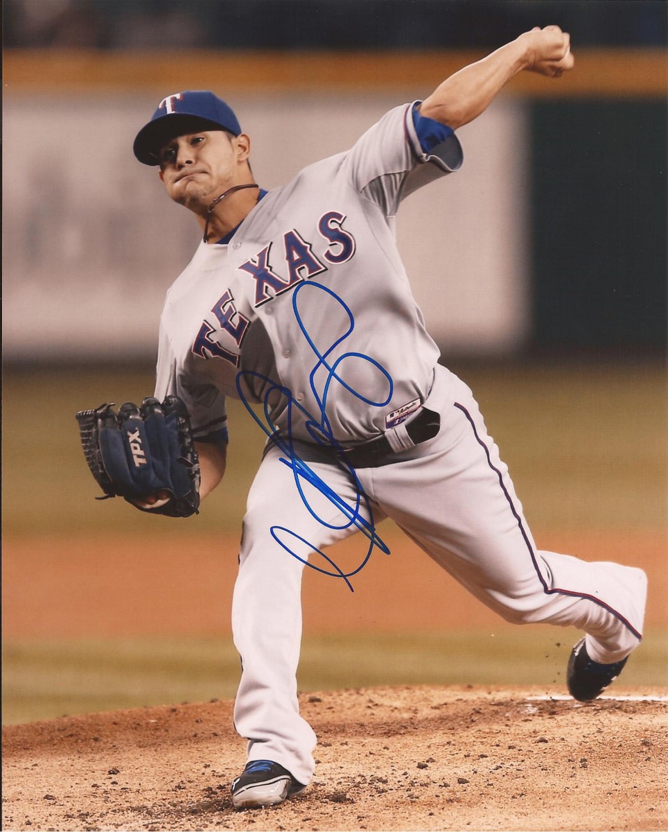 MARTIN PEREZ TEXAS RANGERS ACTION SIGNED AUTOGRAPHED 8X10 PHOTO W/COA