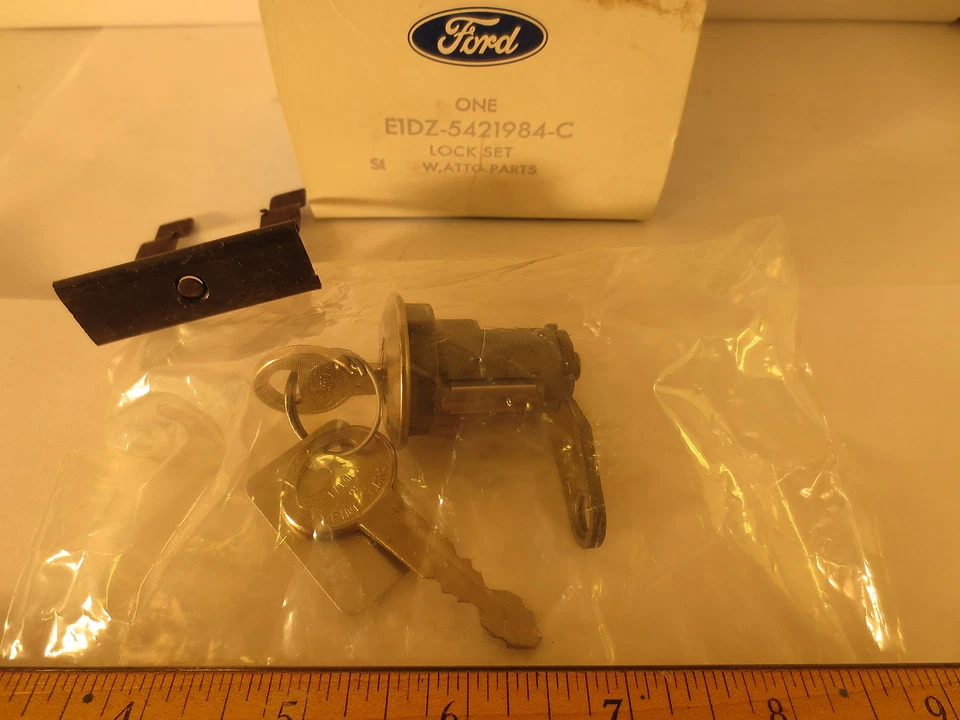 JUEGO DE CERRADURAS FORD 1981/1982 GRANADA CON LLAVES Y PIEZAS DE FIJACIÓN NOS ENVÍO GRATUITO Foto 2 de 2