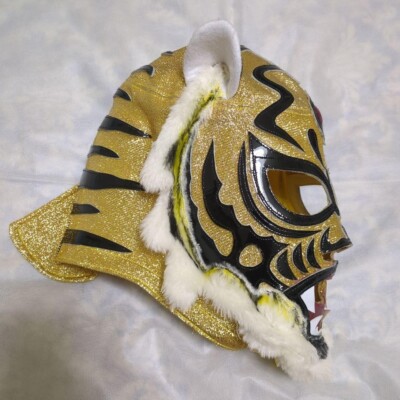 The first Tiger Mask wrestling mask talent goods collection