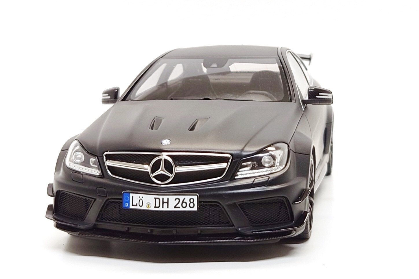GT Spirit 1:18 Mercedes-Benz C63 AMG Black Series in Designo GT Spirit 1:18 Mercedes-Benz C63 AMG Black Series in Designo