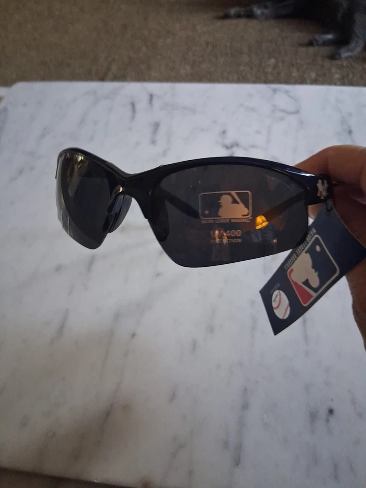 Gafas de sol New York Yankees modelo MLBP 2009 estilo envolvente azul marino, buen estado Foto 2 de 4