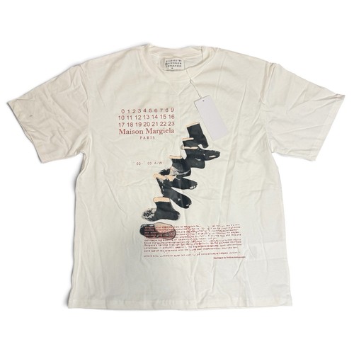 Maison Margiela, Maison Margiela Men's White Tabi Graphic Logo Crew Neck Tee Size M Cropped/Boxy
