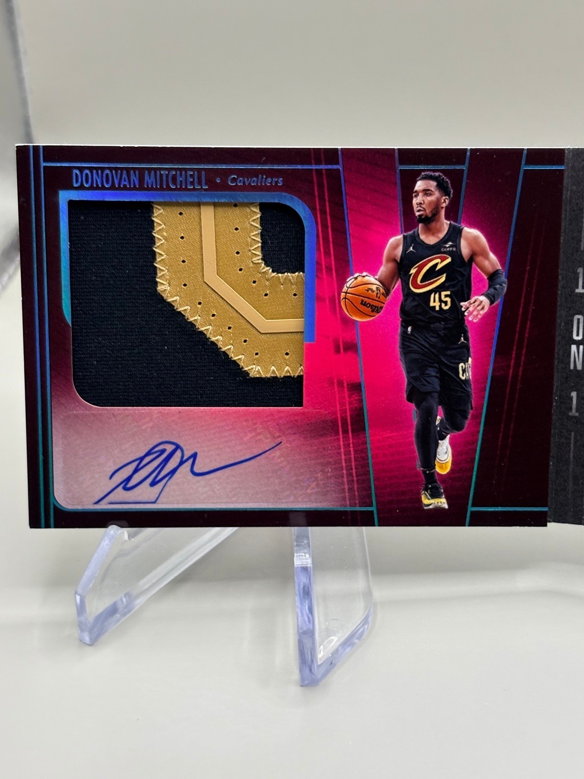 2024 Panini Silhouette Mitchell Trae Young VS 1 on 1 Booklet Auto 1/2 Game Worn view 4