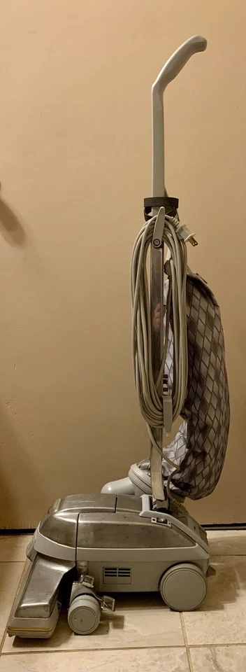 Kirby G7D Vacuum Cleaner Ultimate G Series Diamond Edition Complete System + Bag - Image 3 of 4