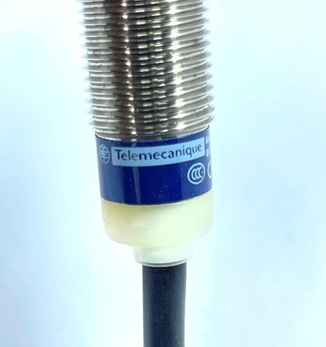 Telemecanique XS512B1DAL2 Inductive Proximity Sensor XS5 M12 L53MM - Picture 8 of 10