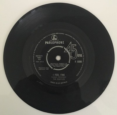 The Beatles     I Feel Fine / She's A Woman - Parlophone R 5200 - VINYL 45