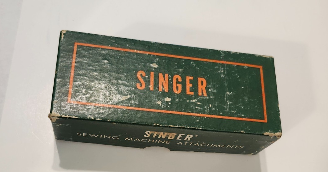 VINTAGE -  1952 - SINGER FEATHERWEIGHT 221 SEWING MACHINE WITH ATTACHMENTS