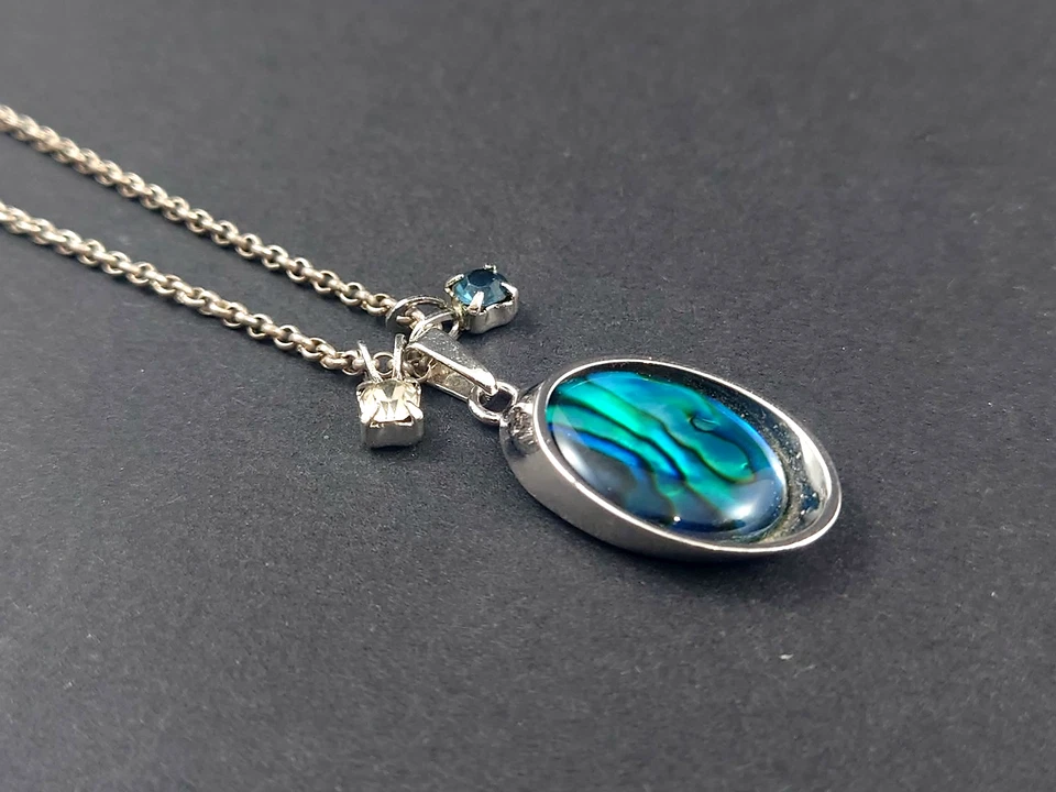 Prachtvoller Anhänger aus 835er Silber, Perlmut mit Zirkonia als Nebensteine - Bild 4 von 4