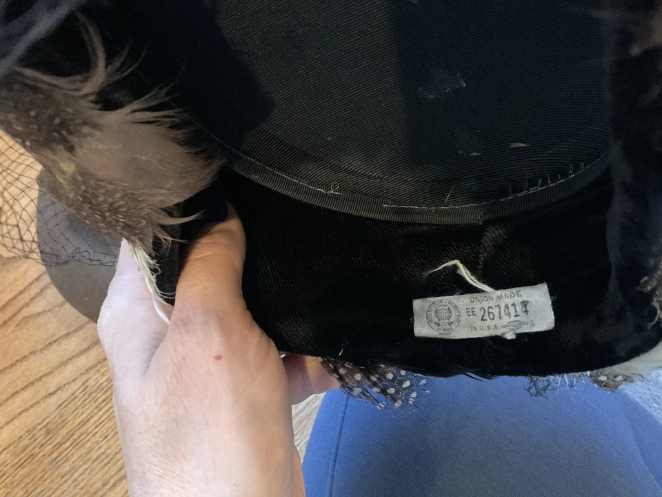 Lote 4 Sombreros Vintage Pluma Red Marrón Negro Terciopelo Cloche Pastillero Lana Unión Foto 3 de 4