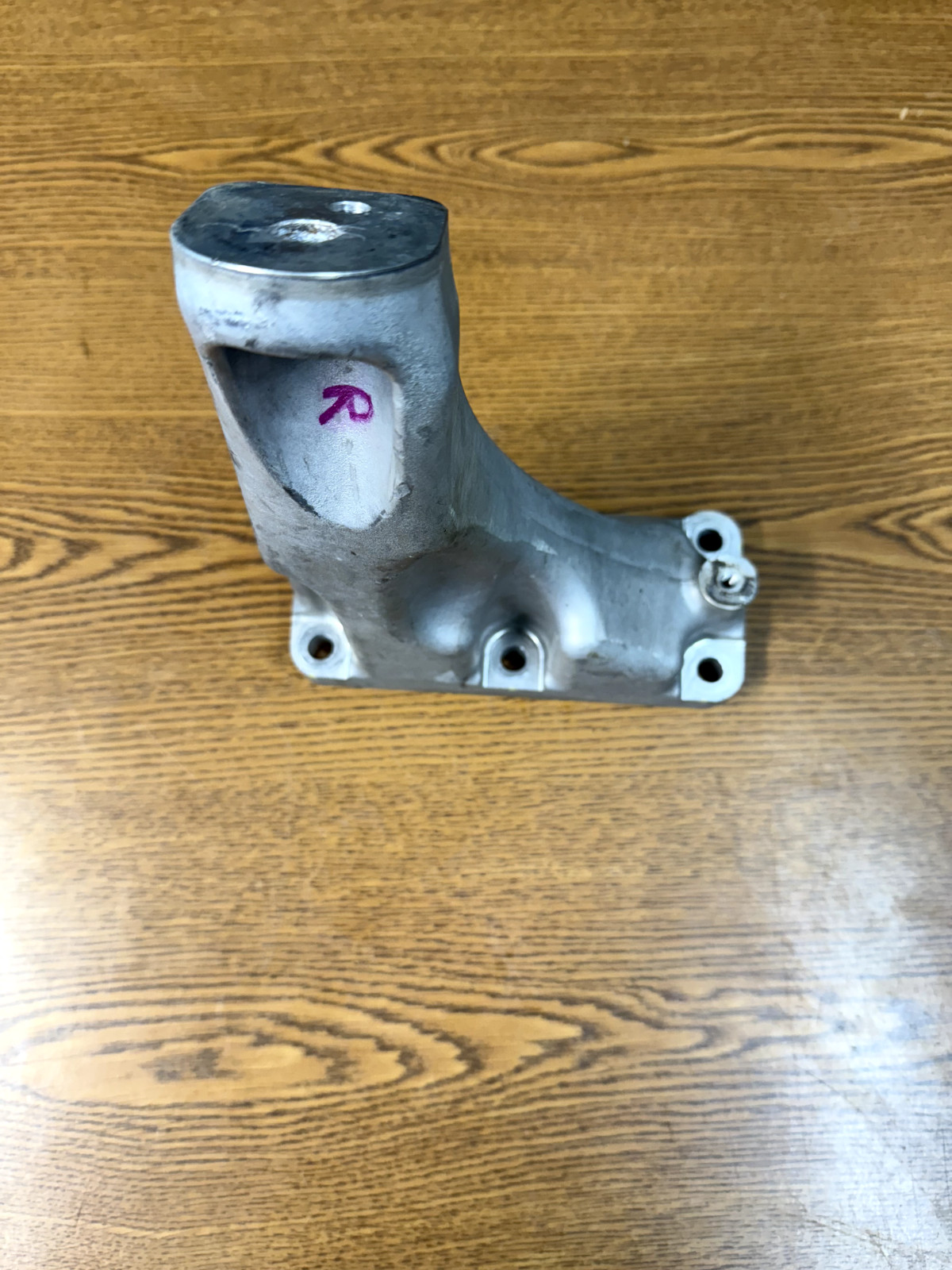 2005-07 Maserati Quattroporte M139 Right Engine Motor Mount Support Bracket OEM