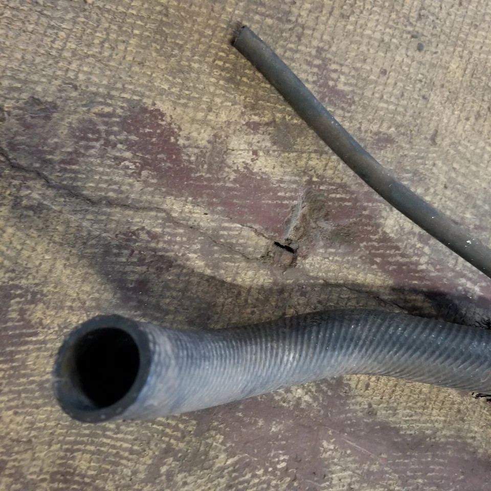 Cubierta termostato 2004 Suzuki GSXR1000 2105 Foto 3 de 4