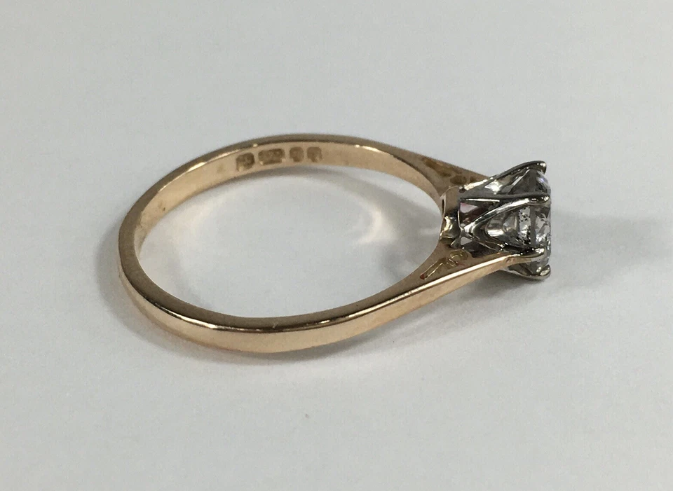 Anel solitário de ouro amarelo 9 quilates diamante (inclusões por toda parte) tamanho M 1,6 g - Imagem 4 de 4