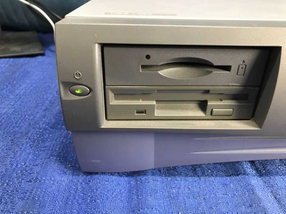 Sun Microsystems Sunblade 100 with UltraSPARC-IIe CPU & 256MB RAM, No HDD - Image 2 of 4