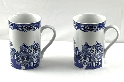 Royal Cuthbertson Blue Willow 4.5" Tall Mugs Coffee Tea Set Of 2 EUC