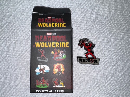 Marvel Pin: Deadpool & Wolverine (Crash Disney Movies) - Deadpool as Lion King - Picture 3 of 4