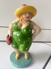 -BIG GIRL-Weibliche Mollige Dekorationsfigur im grünen kleid  Höhe ca.17cm
