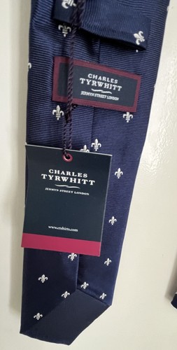 Mens BNWT Charles Tyrwhitt 100% Silk Navy Blue And White Crested Symbol Tie - Picture 3 of 7