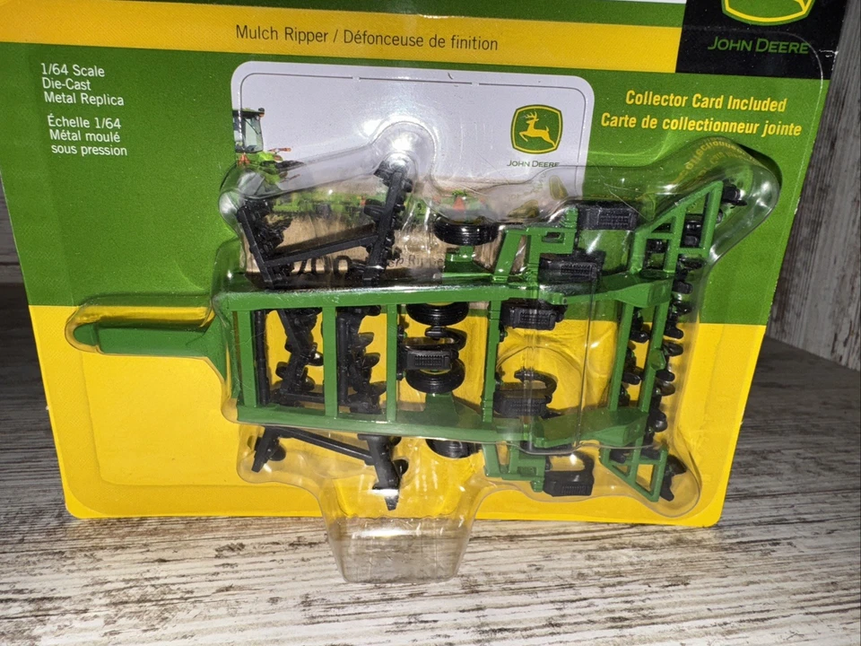 1/64 Scale John Deere 2700 Mulch Ripper Die-cast Ertl Tillage Equipment - Image 2 of 4