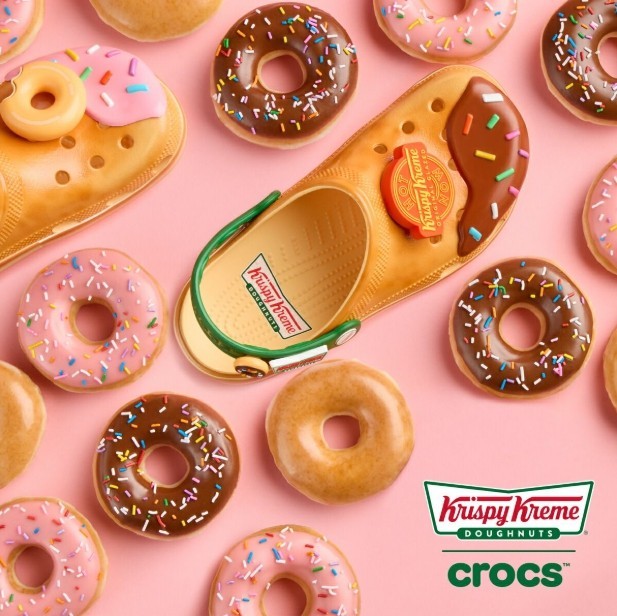 靴 Krispy Kreme x Crocs Classic Clog Krispy Kreme® x Crocs™ Collaboration