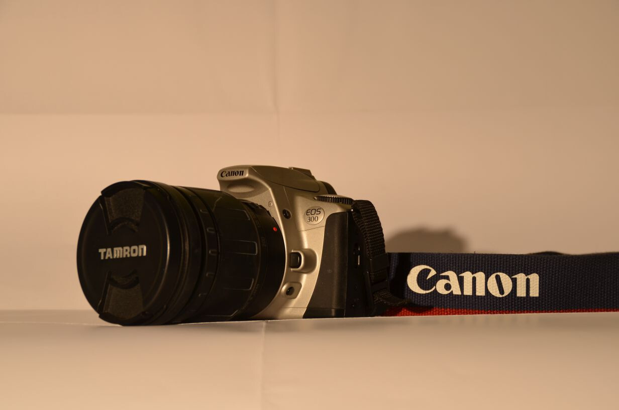 Gebrauchte Analog Foto und Film Kameras Canon Minox Metz Minolta JVC