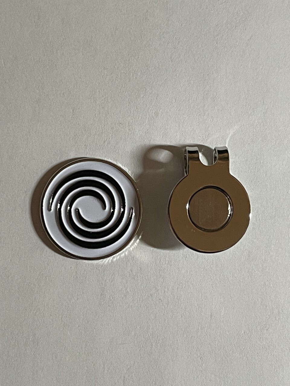 (1) Odyssey The #1 Putter On Tour 1" Coin Style Golf Marker With Bonus Hat Clip