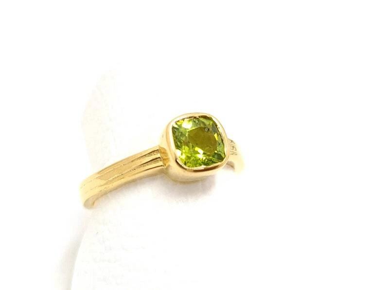 0.85 ctw Natural Cushion Cut Peridot Gemstone Solitaire Ring 14k Yellow Gold - Image 4 of 4