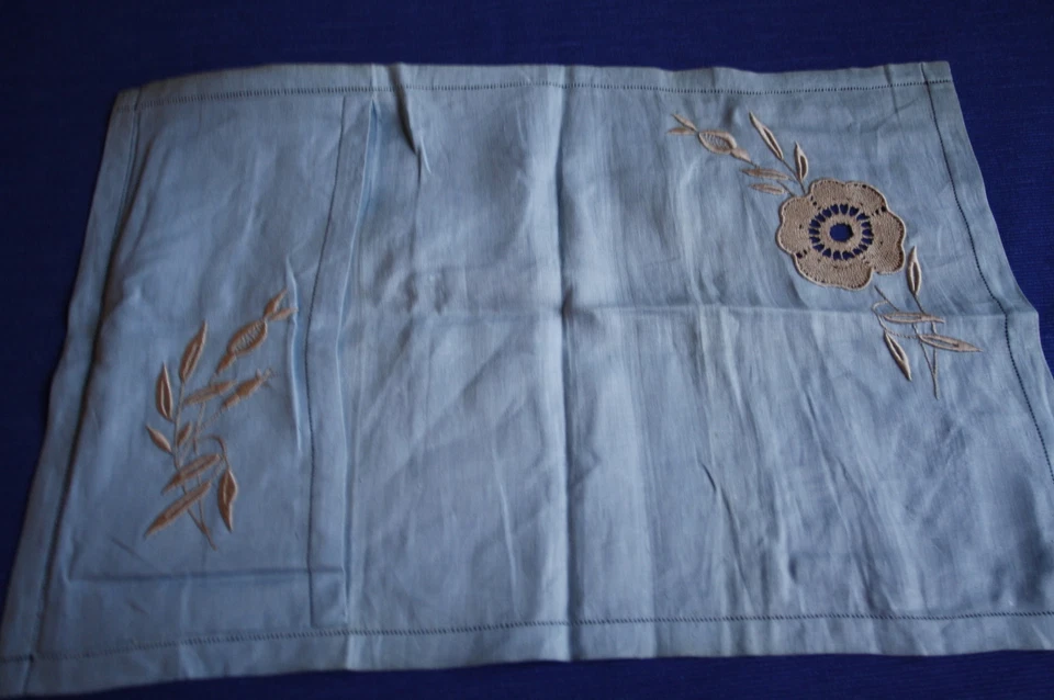 Porte ou range serviette en lin bleu + sa serviette décor de fleur N°15 - Photo 4/4