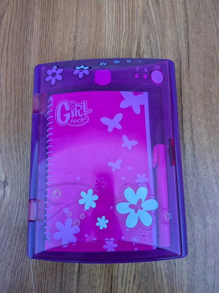 Bolígrafo y cuaderno Mattel Girl Tech Password Journal tinta invisible electrónica rosa Foto 2 de 4