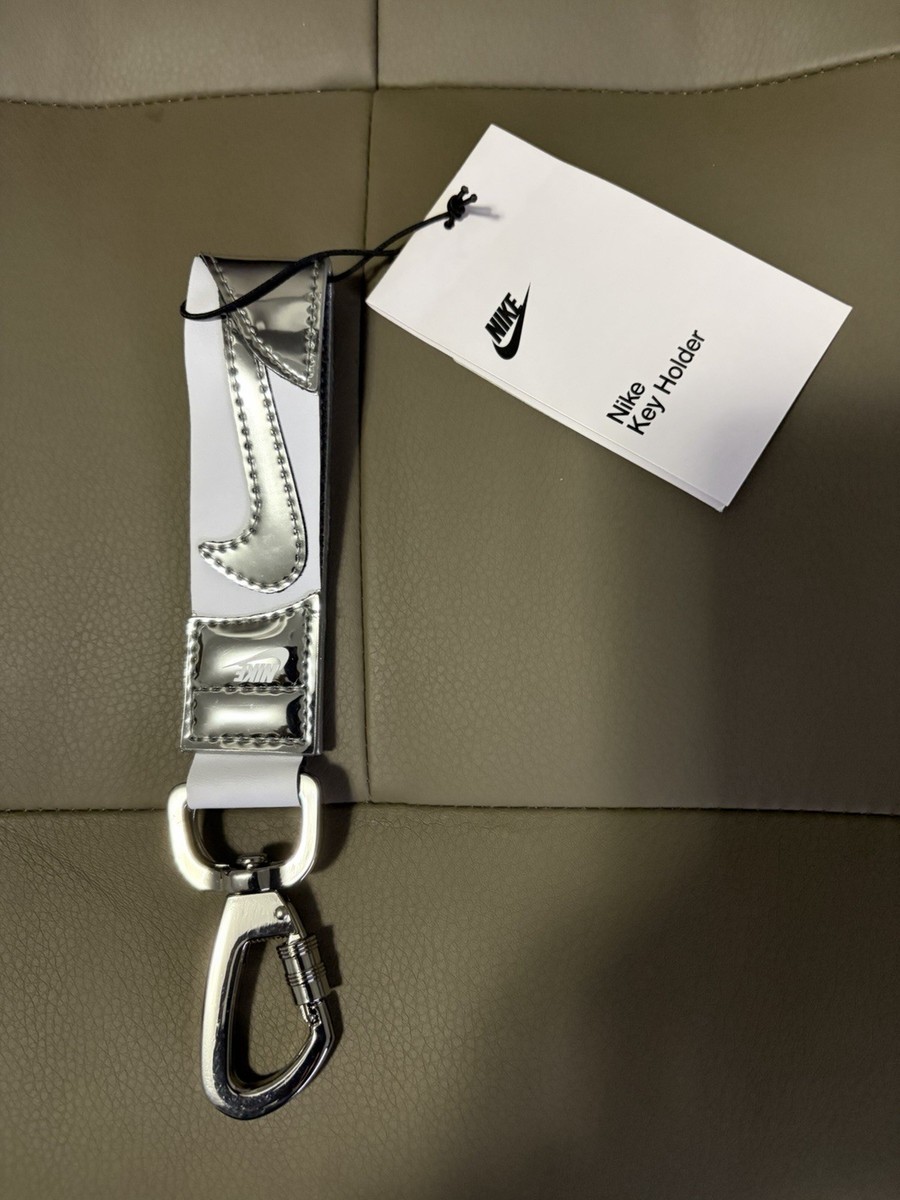 BNWT NIKE PREMIUM KEY HOLDER KEYCHAIN KEYRING METALLIC SILVER