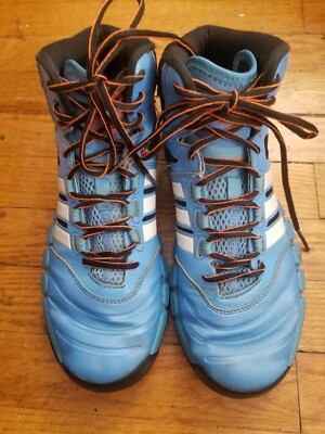 Adidas (Sprint Web) Men's boot Size 7.5 Blue color. Pre-Owned. Has unique design