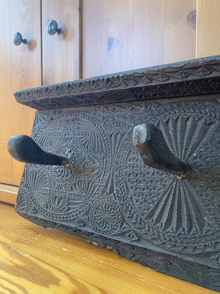 ¿Estante/baúl frisón holandés del siglo XVII antiguo americano? Tallado Foto 2 de 4