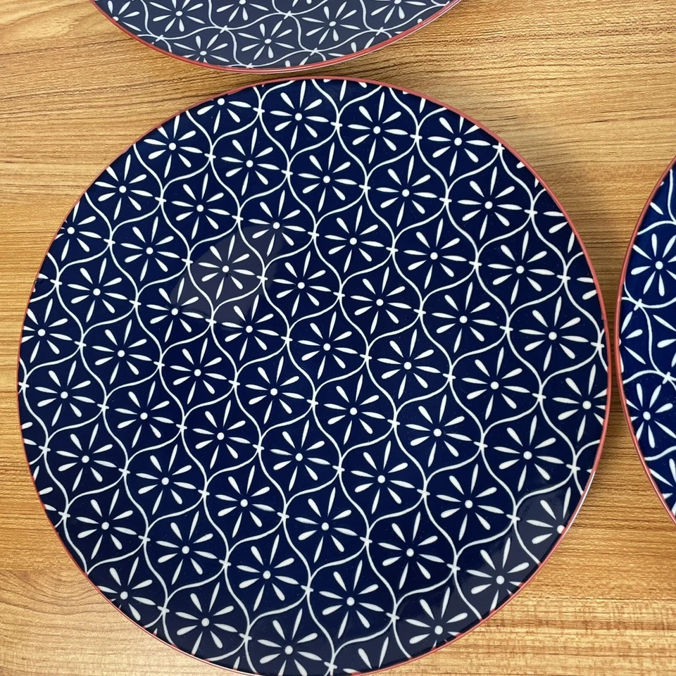 "NUEVOS 4 platos de cena Better Homes & Gardens Piers 10,5"" azules con adornos rojos" Foto 4 de 4