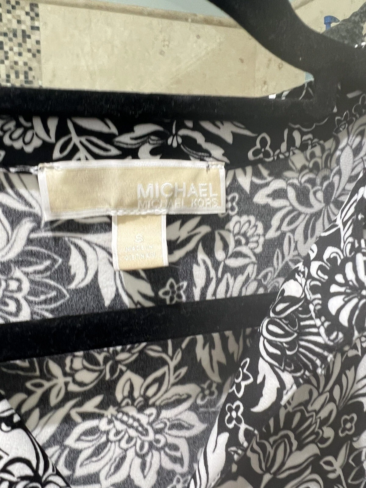 Abito Michael Kors bianco nero con volant elasticizzato S jersey orlo svolazzante nuovo