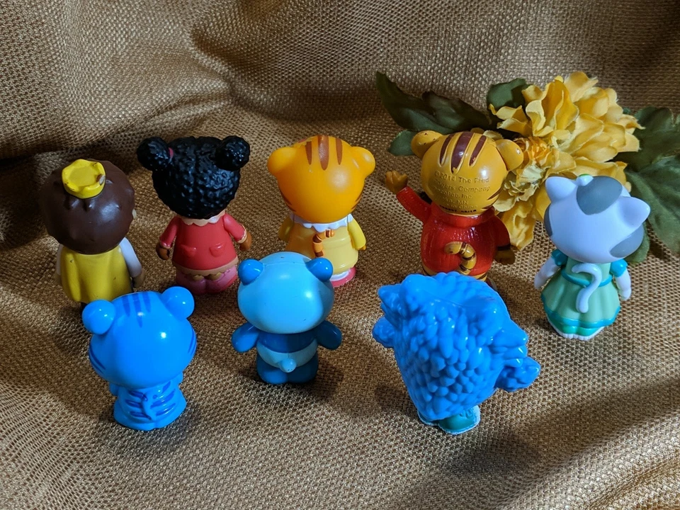 8 figuras de juego de niños del barrio de Daniel Tigres colección decoraciones de pasteles etc. Foto 2 de 4