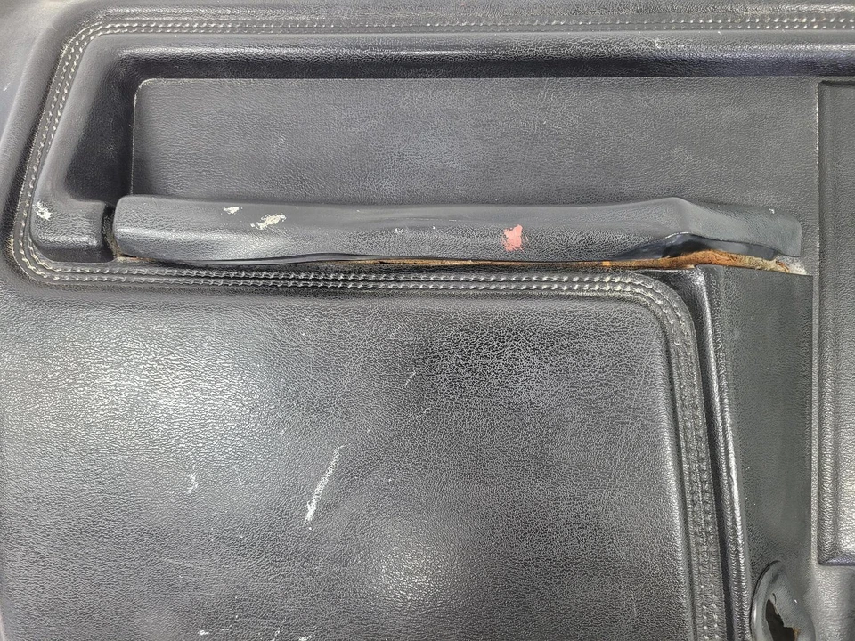 1982 FORD F350 PICKUP LEFT FRONT DOOR TRIM PANEL; PART NUMBER E2TB-10233891 AW Foto 3 de 4