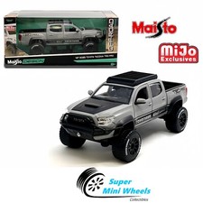 Maisto 1:24 - Neumáticos Toyota Tacoma TRD Off Road Toyo - Gris cemento