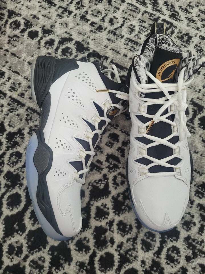 AIR JORDAN MELO M10 JBC 682784-125 TALLA 10 CLÁSICO "RETRO" Blanco Dorado Negro NUEVO Foto 2 de 4